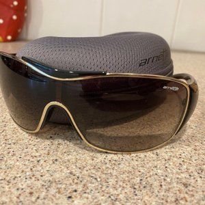 ARNETTE SUNGLASSES - VINTAGE - NEVER WORN - LUSTRE 3050-572/13 2N WITH CASE